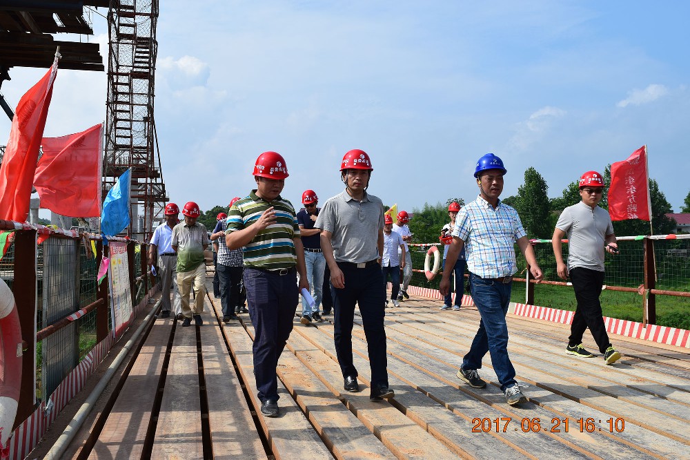 舒行鋼副廳長蒞臨益婁高速公路第十一合同段調(diào)研，視察工程進展