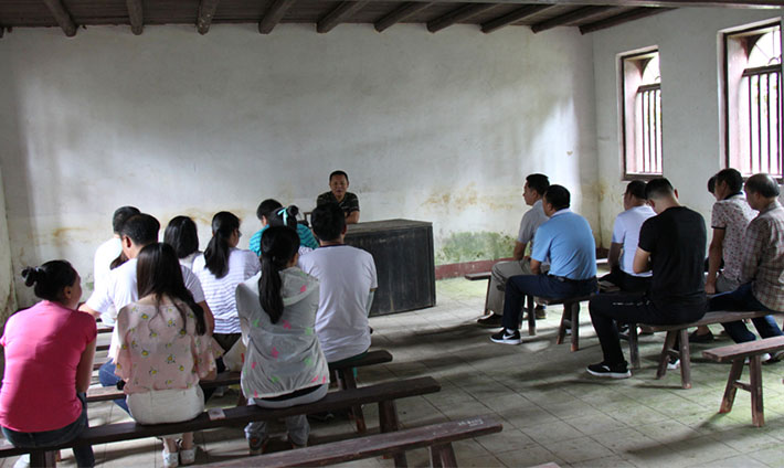 重溫黨的教育，學(xué)習(xí)黨的路線，鑄煉黨建之魂