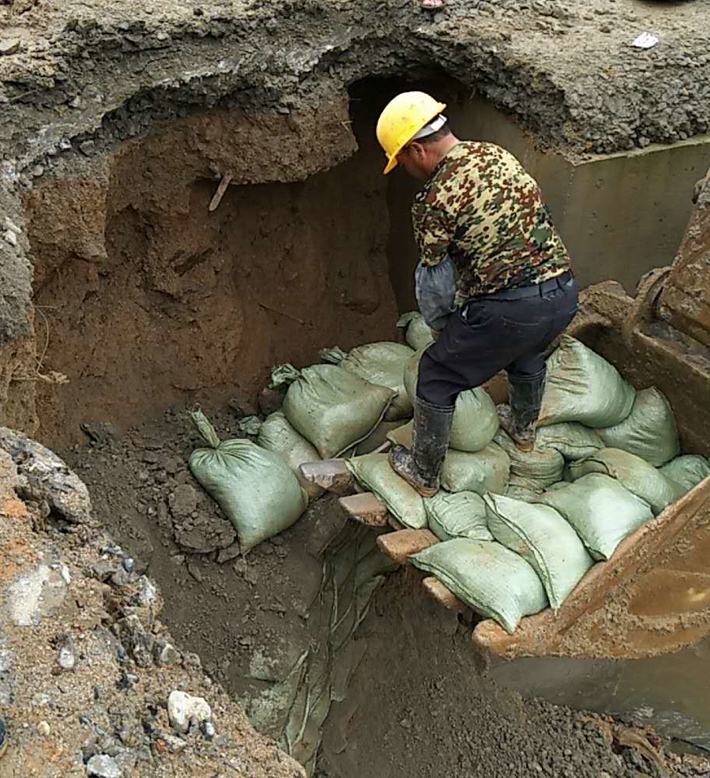 炎陵S207項(xiàng)目部開展滑坡、防汛應(yīng)急救援演練